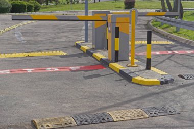Park engeli kontrol rampası patladı.