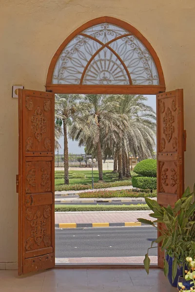 Otwarte Drzwi Łukowe Tradycyjnym Domu Kuwejcie — Zdjęcie stockowe