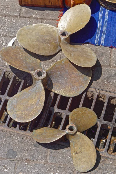 Schiffsschrauben Aus Messing Auf Flohmarkt — Stockfoto