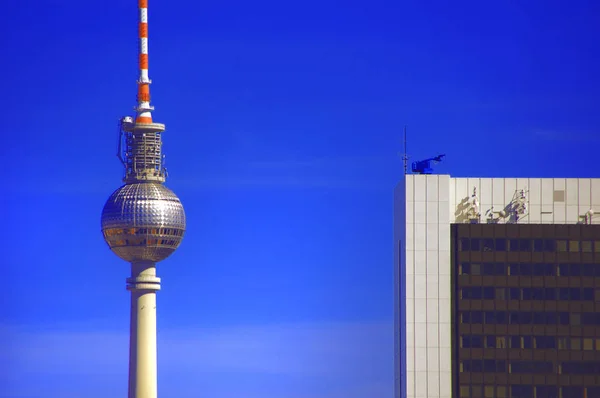 电视塔 Fernsehturm 在柏林的东部 — 图库照片