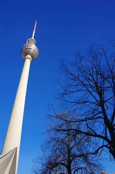 电视塔 Fernsehturm 在柏林的东部 — 图库照片