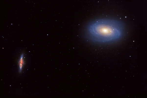 M81 ve M82 Büyük Ayı takımyıldızı yönünde bulunan bir gökada çiftidir.. 