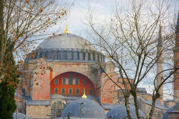 コンスタンティノープルの旧大聖堂ハギア ソフィアは紀元5世紀に建てられ 現在は博物館となっている — ストック写真