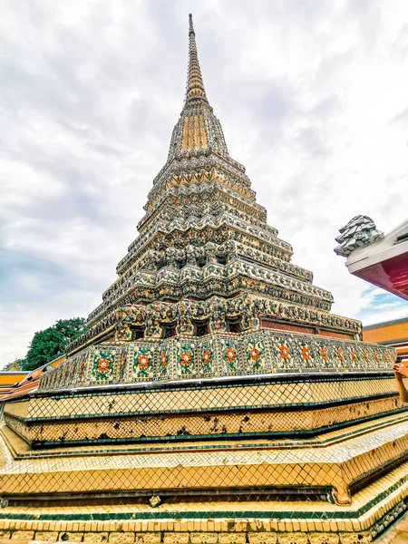 Wat Pho (o Templo do Buda Reclinado) está localizado em Banguecoque . — Fotografia de Stock