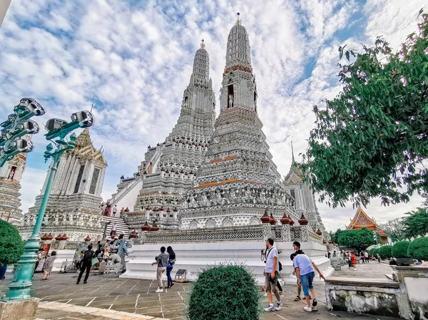 Wat Arun Ratchawararam (chrám úsvitu) v okrese Bangkok Yai v Bangkoku. — Stock fotografie
