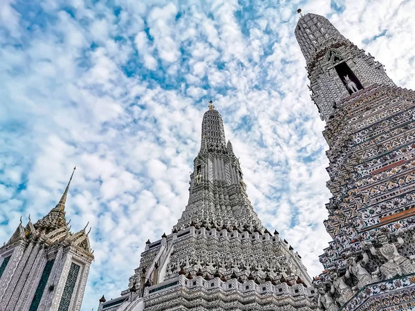 Wat arun ratchawararam (Tempel der Morgendämmerung) im bangkok yai Bezirk von bangkok. — Stockfoto