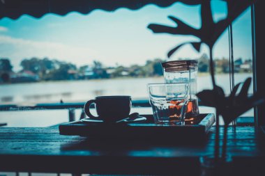 Riverside Kafe, sıcak kahve, burası iyi bir atmosfer..