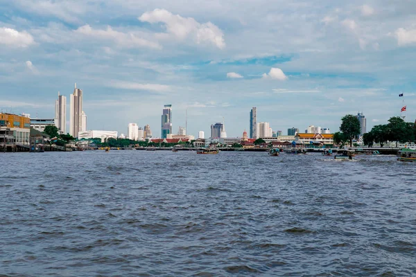 Bangkok, Tailandia - Julio 2019: Vista de la comunidad de la ciudad vieja al — Foto de Stock