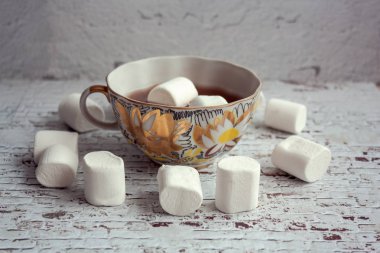 bir fincan sıcak çikolata beyaz hatmi