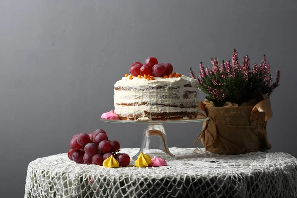 Kleine Rustieke Cake Met Druiven Naked Cake — Stockfoto