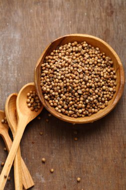 Organik kişniş tohumu, baharat düz yatıyordu