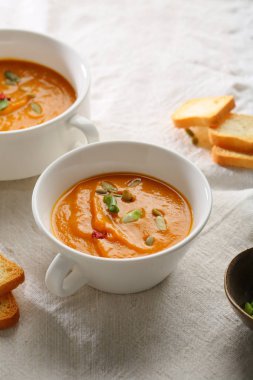 Beyaz kase, balkabağı çorbası yemek sonbahar