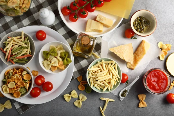 İtalyan pişmemiş makarna Üstten Görünüm