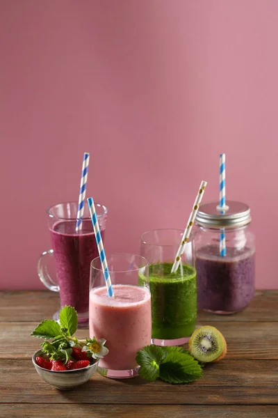 Zelené Červené Růžové Detox Nápoje Zdravý Nápoj — Stock fotografie