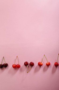 Taze kiraz düz yatıyordu