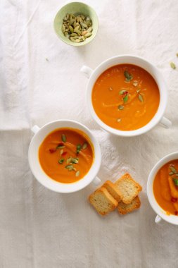 Geleneksel balkabağı çorbası, gıda üstten görünüm