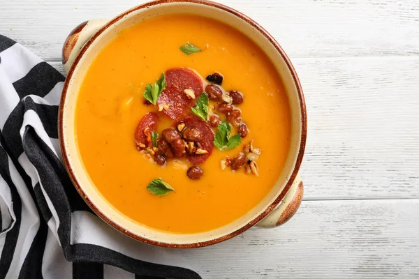 Heiße Kürbissuppe Mit Chorizo Und Bohnen Essen Von Oben — Stockfoto