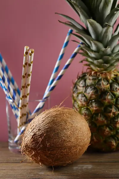 Kokos Ananas Klaar Voor Dranken — Stockfoto