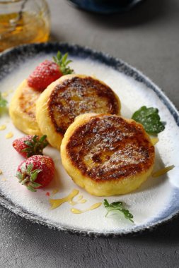 Süzme peynir Krep şurubu, gıda yakın çekim ile