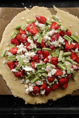 Ham çilek pasta yukarıdaki