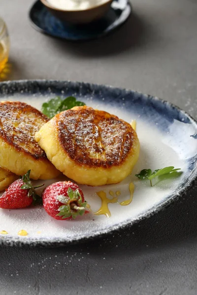 Süzme peynir krep yakın çekim