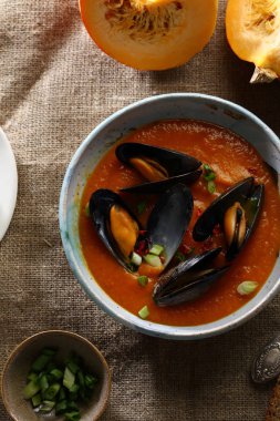 Deniz ürünleri ile sonbahar kabak çorbası