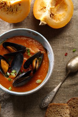 Midye ile sonbahar kabak çorbası