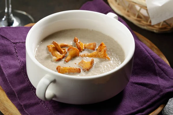 Sopa Crema Con Champiñones Cantarelas — Foto de Stock