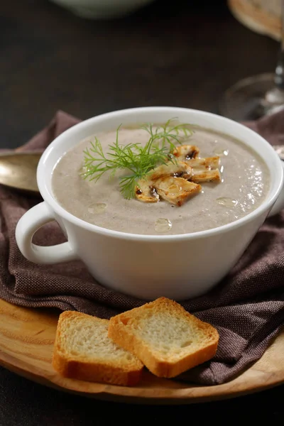 伝統的なマッシュルーム クリーム スープ — ストック写真