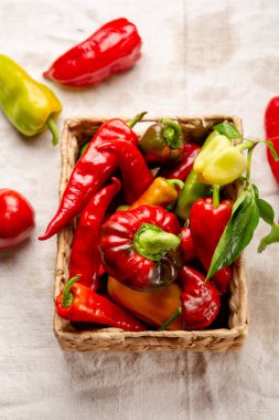 Kutusunda taze kırmızı biber