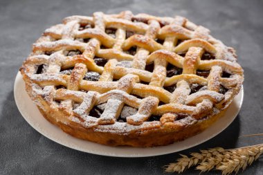 Tatlı pasta kıyma ile