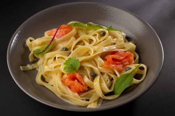 Pasta Met Zalm Vissen Kom — Stockfoto