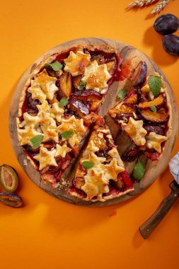 Tatlı Erik pasta üstten görünüm