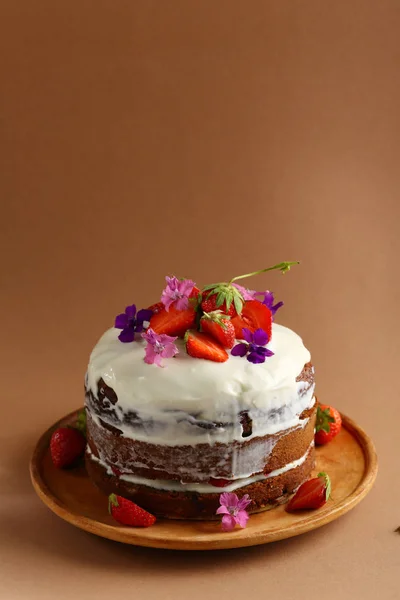 Gâteau Sucré Aux Fruits Sur Assiette — Photo