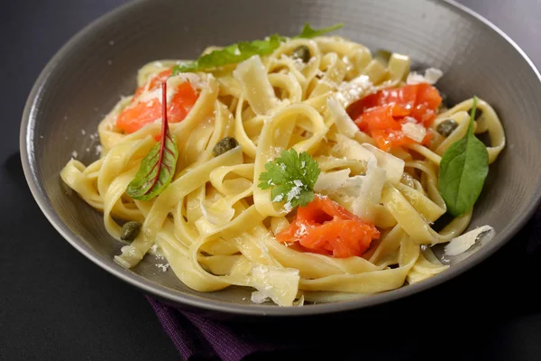 Huisgemaakte Pasta Met Vis Kom Close — Stockfoto