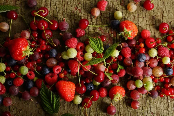 Sommer Beeren Auf Holz Hintergrund — Stockfoto