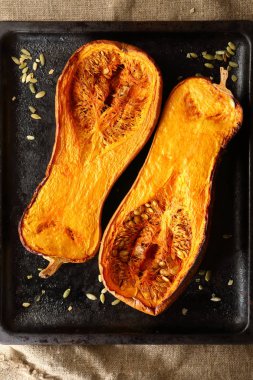 Fırında kabak iki yarısı