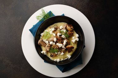 Ukraynalı çanak banosh üstten görünüm