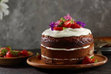 tatlı pasta krema ile