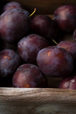 Rustik olgun erik arka plan