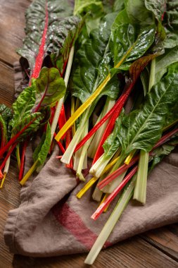 Taze gökkuşağı swiss chard üstten görünüm