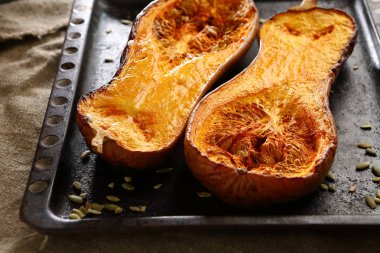 Kavrulmuş kabak kabak yarısı