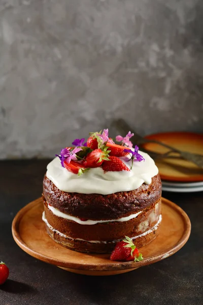 Zoete Cake Met Room Vruchten — Stockfoto