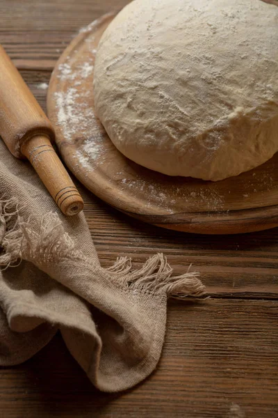 Masa Fresca Tabla Cortar — Foto de Stock