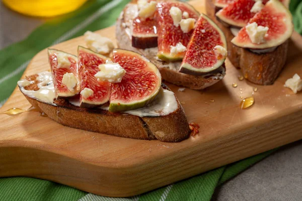Figs Cheese Canapes Board — Stock Photo, Image