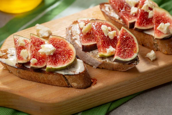 Canapés Con Queso Frutas Frescas — Foto de Stock