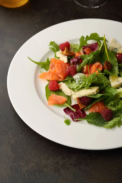 Verse Salade Met Zalm — Stockfoto