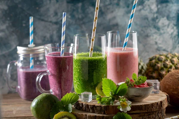 Verse Gezonde Dranken Glazen — Stockfoto