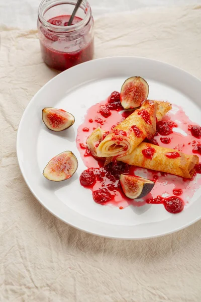 Crepes Dulces Con Salsa Para Brunch —  Fotos de Stock