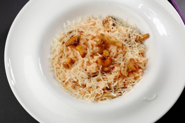 Peynir ve mantarlı risotto